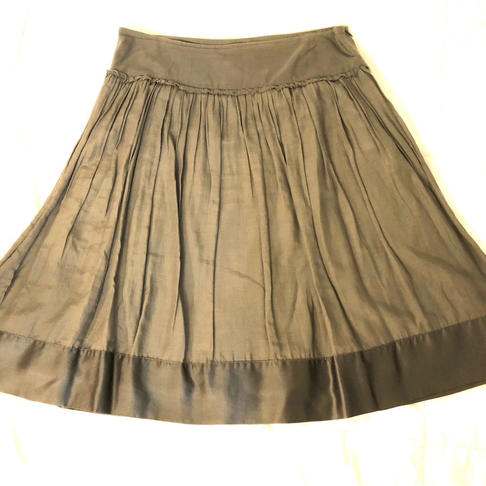 Cassis Olive Green Linen Skirt with Silk Hem, size 6.
